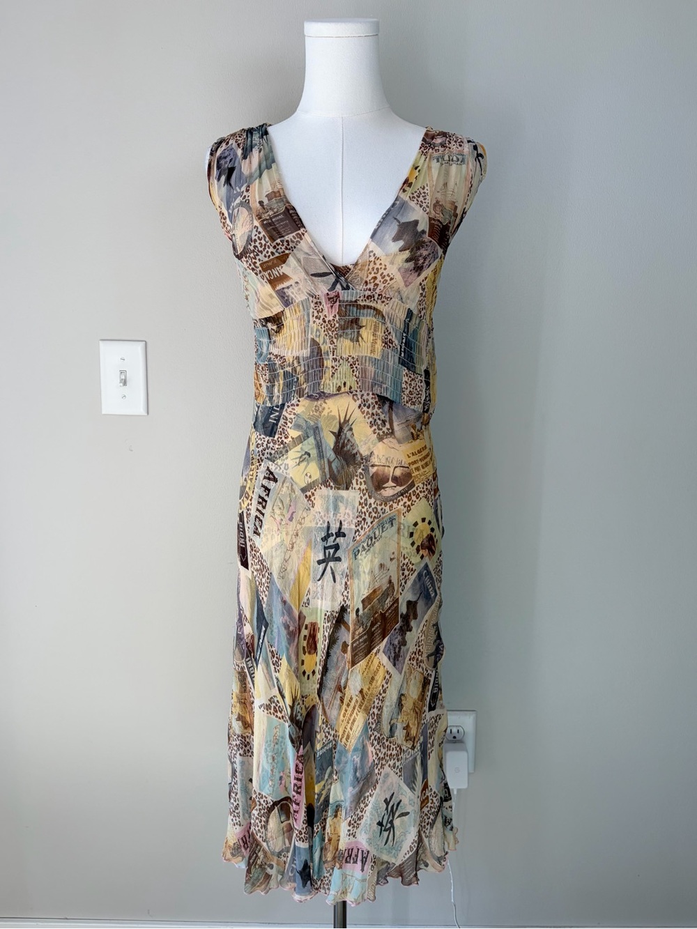 Diane Von Furstenberg DVF Vintage 100% Silk Travel Vacation Patterned Midi Dress